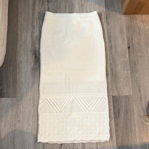 Elegant White Knit Skirt